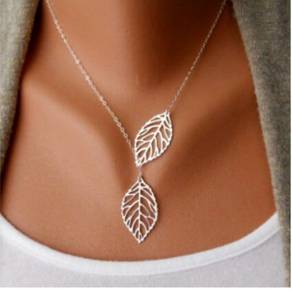 220 Double Leaf Silver Interlocking Necklace 15$